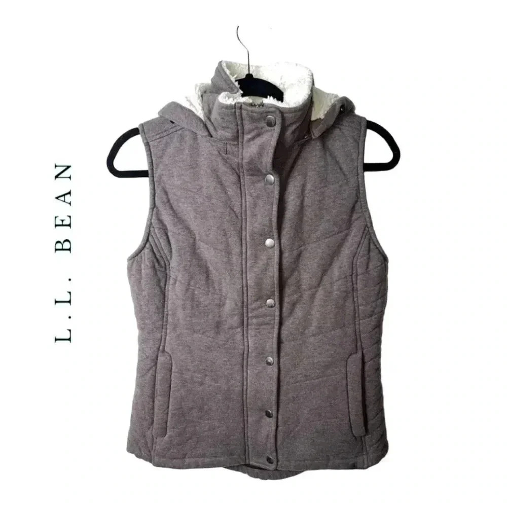 0510W. LL BEAN SHERPA VEST BROWN IN COLOR WITH CREAM SHERPA IN HOOD SIZE XS‎